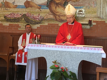 Vescovo Ausiliare di Hong Kong mentre presiede la Messa durante il CP 2016